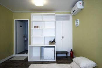 Crib 49 Guesthouse - Foreigner Only Seul Exterior foto