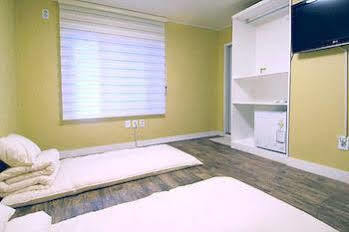 Crib 49 Guesthouse - Foreigner Only Seul Exterior foto